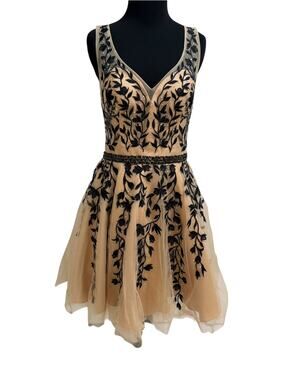 NWT White by Soieblu Dress Womens M Champagne Black Floral Embroidered Tulle